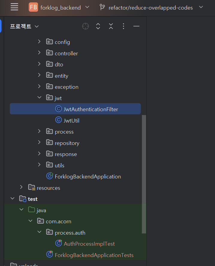 사진 1-5. 새 브랜치에서 앞서 저장한 스태시를 가져왔을 때 intellij IDE에서 본 상황. 주황색 글씨로 써진 파일들이 현재 변경사항이 발생한 파일들을 의미하는데, 이는 앞서 가져온 스태시가 잘 적용되었다는 뜻이다. 